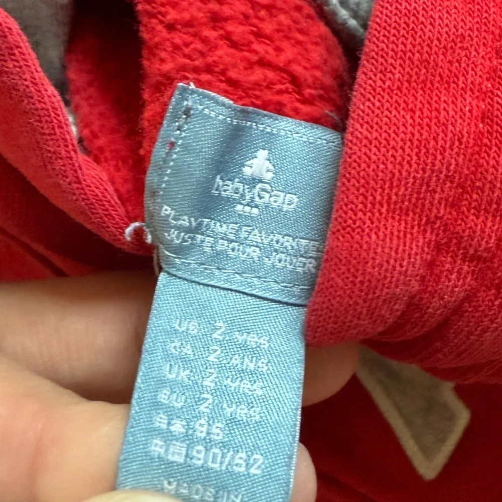 GAP|Baby gender neutral,toddler hoodie sweater in Vibrant Red with GAP letters•